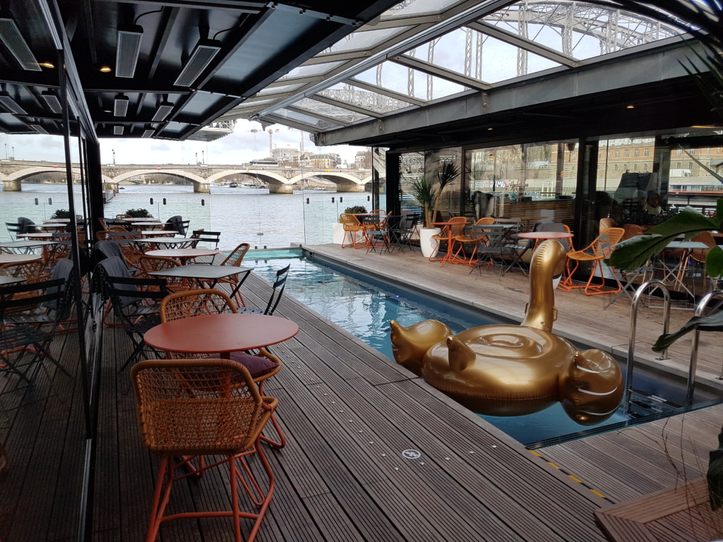 Les secrets du premier hôtel flottant de Paris