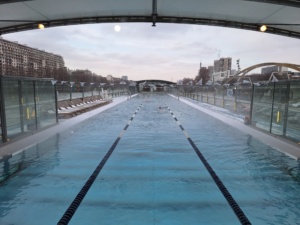 Une piscine de 50m sur une péniche